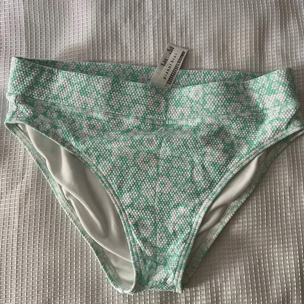 Green Patterned Bikini Set - Picture 2 of 8